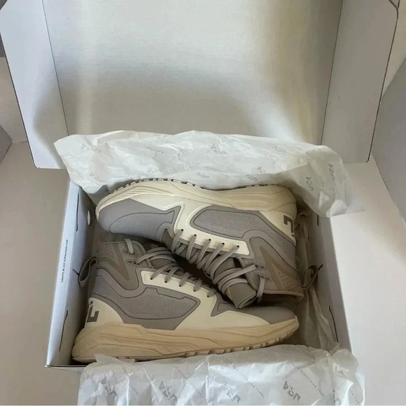 APL Techloom Defender High Top
Sneaker Clay Pristine Color Men Size 8.5 New - Picture 11 of 11